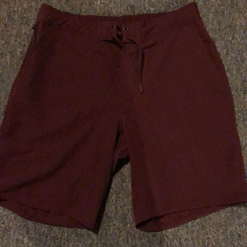 One thousand men’s athletic shorts medium 9”